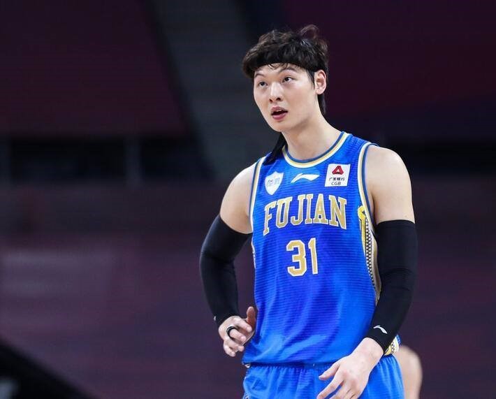 勒沃库森训练开放日，赛后刷新队史纪录引欢呼，CBA季后赛在即，球队文化再被提及的简单介绍-玖鼎娱乐