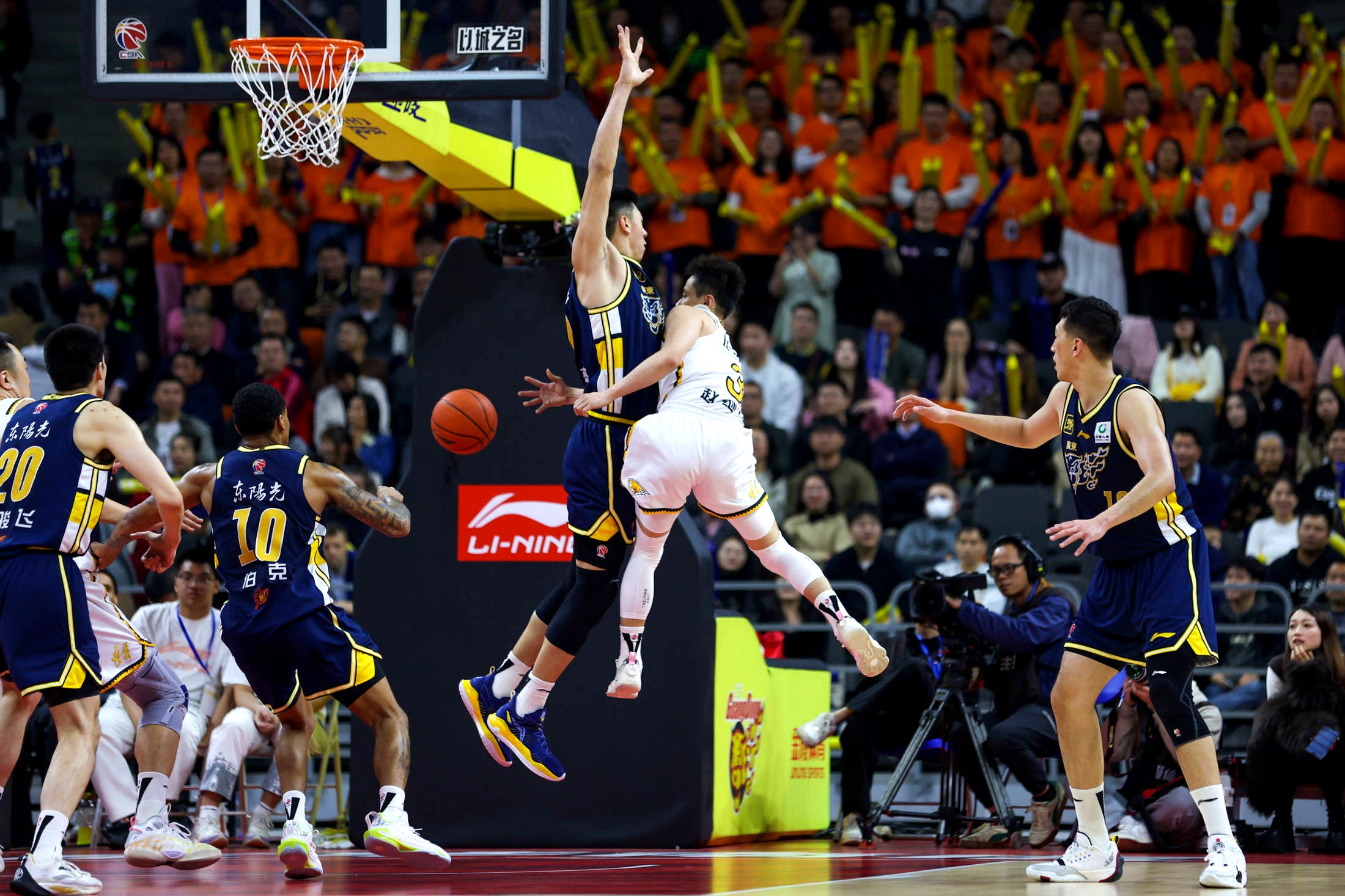 山东男篮迎欧篮联关键赛；冲刺阶段豪取连胜；引发热议；团队化学反应显著 -玖鼎体育平台