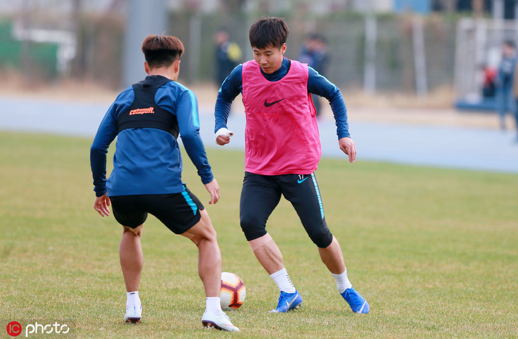 集结日体能课后，西汉姆内部沟通备战中超，话题不断，年轻球员得到机会(什么时间开始培养运动员战术意识)-玖鼎平台