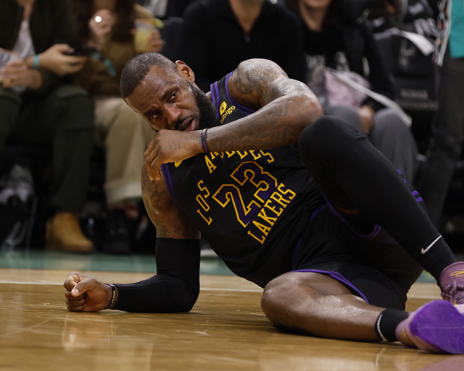 赛地聚焦——社区盾冲刺阶段热度飙升；波士顿凯尔特人完成体检；目标明确；阵容厚度经受考验的简单介绍-玖鼎体育